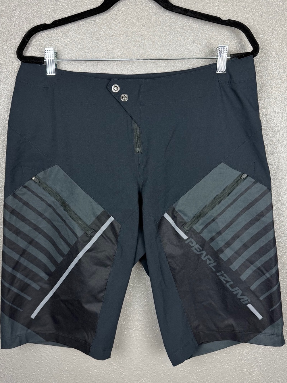 Pearl Izumi Men’s Divide Shorts L Black/Gray Mountain Bike Trail Ride 19111602